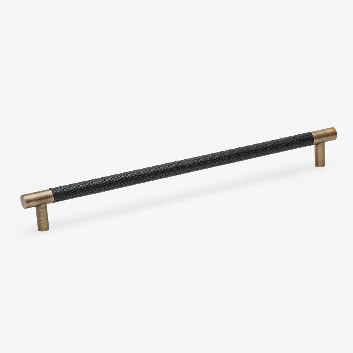 Chelsea håndtak - Antique Brass med svart flettet