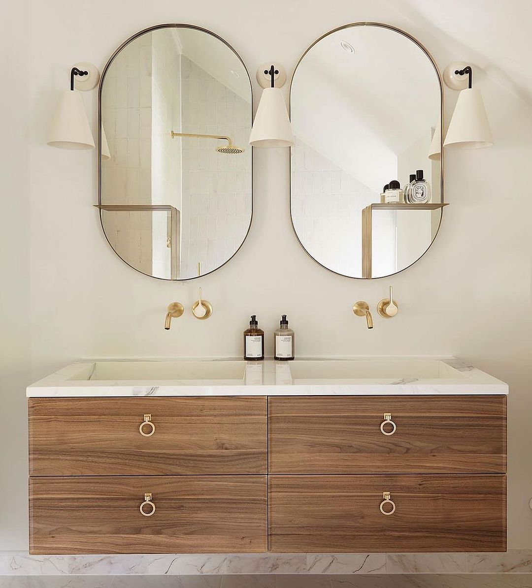 Orbit handle - Brushed brass