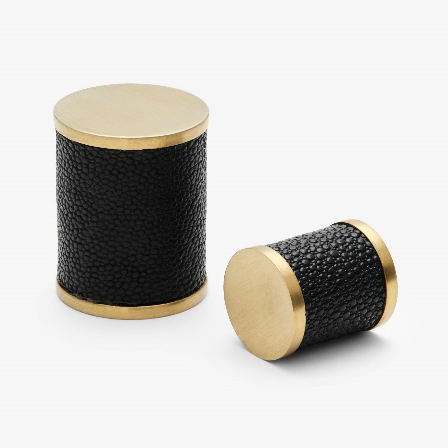 Chelsea knob - Brushed brass with black pearl