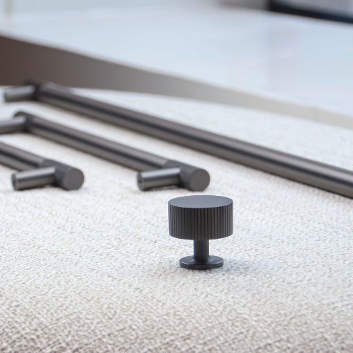 Manhattan Knott metal