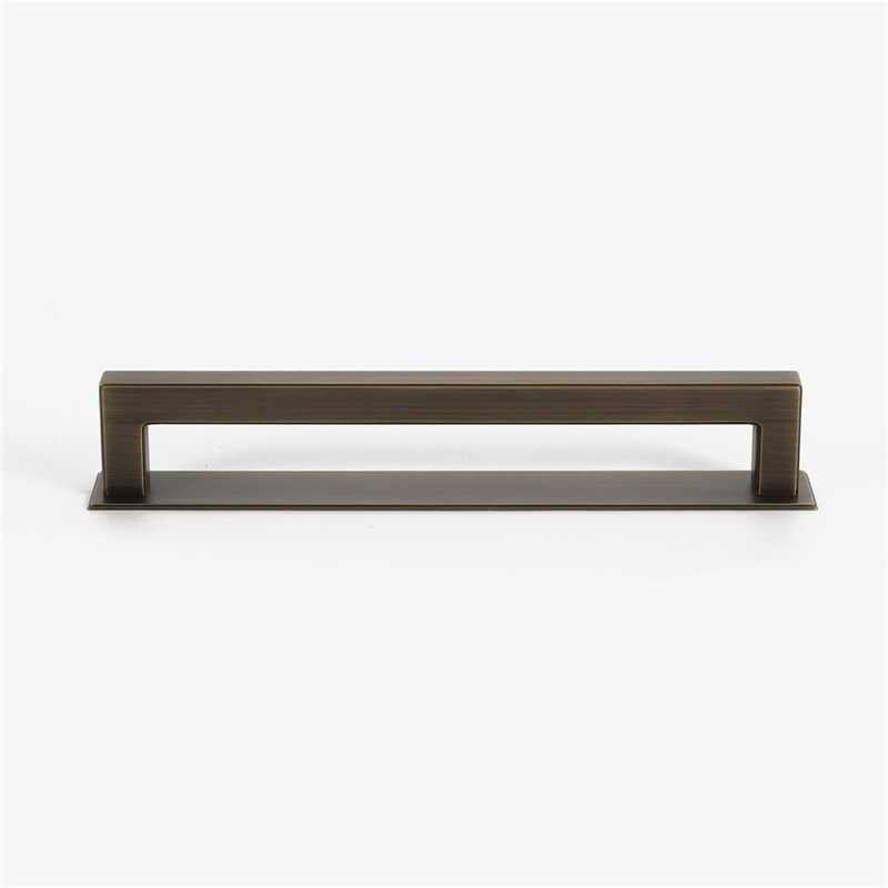 Manhattan handle - Antique Brass
