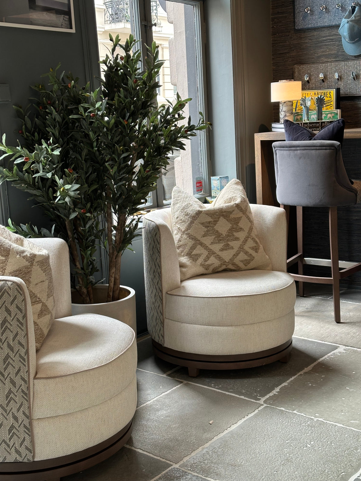 THE SWIVEL CHAIR