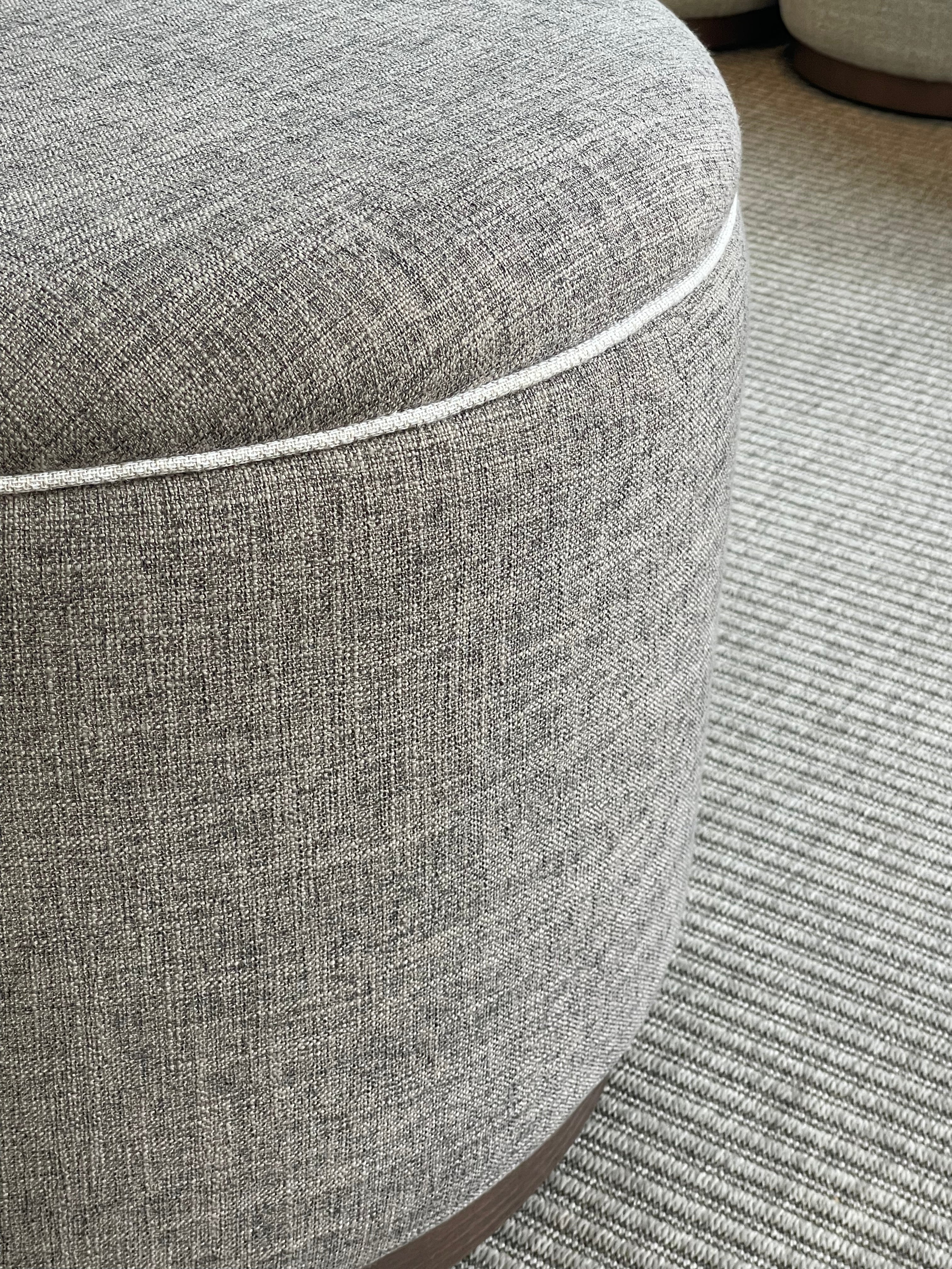 LARGE POUF WITH LID