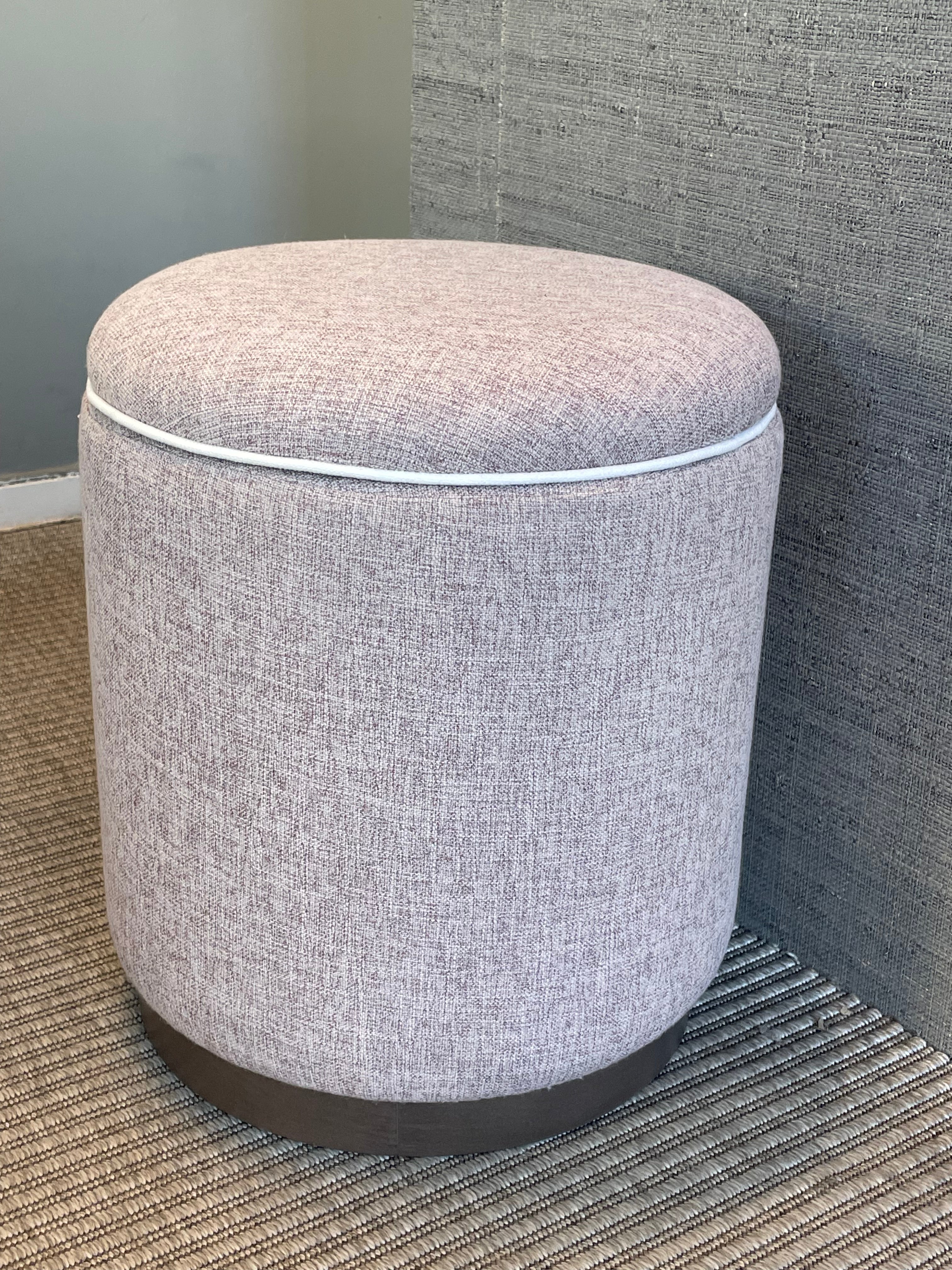 SMALL POUF WITH LID