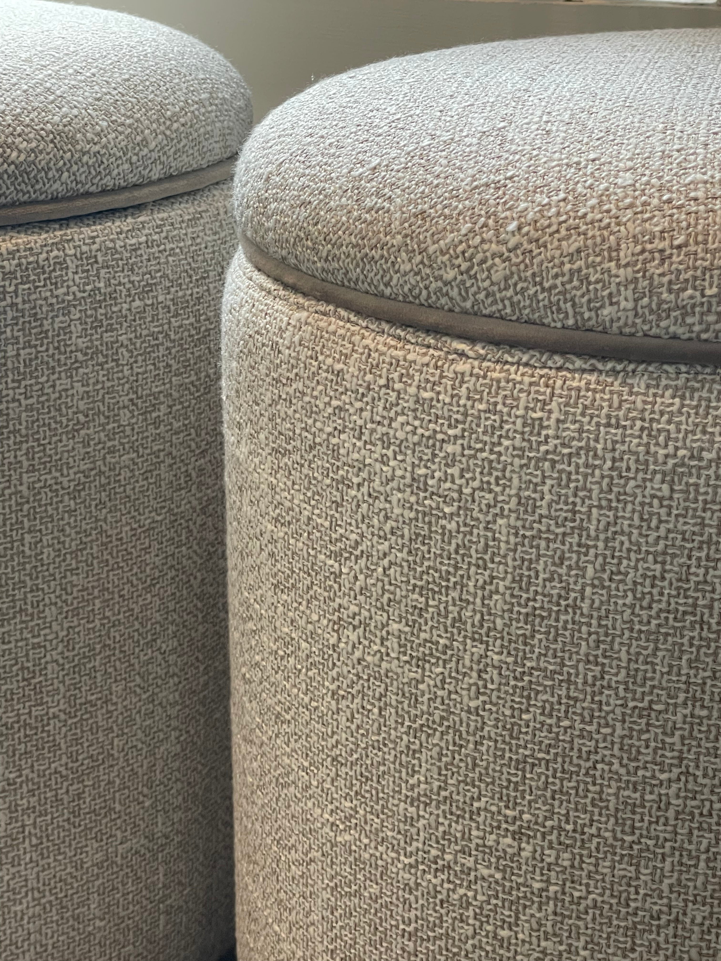 SMALL POUF WITH LID