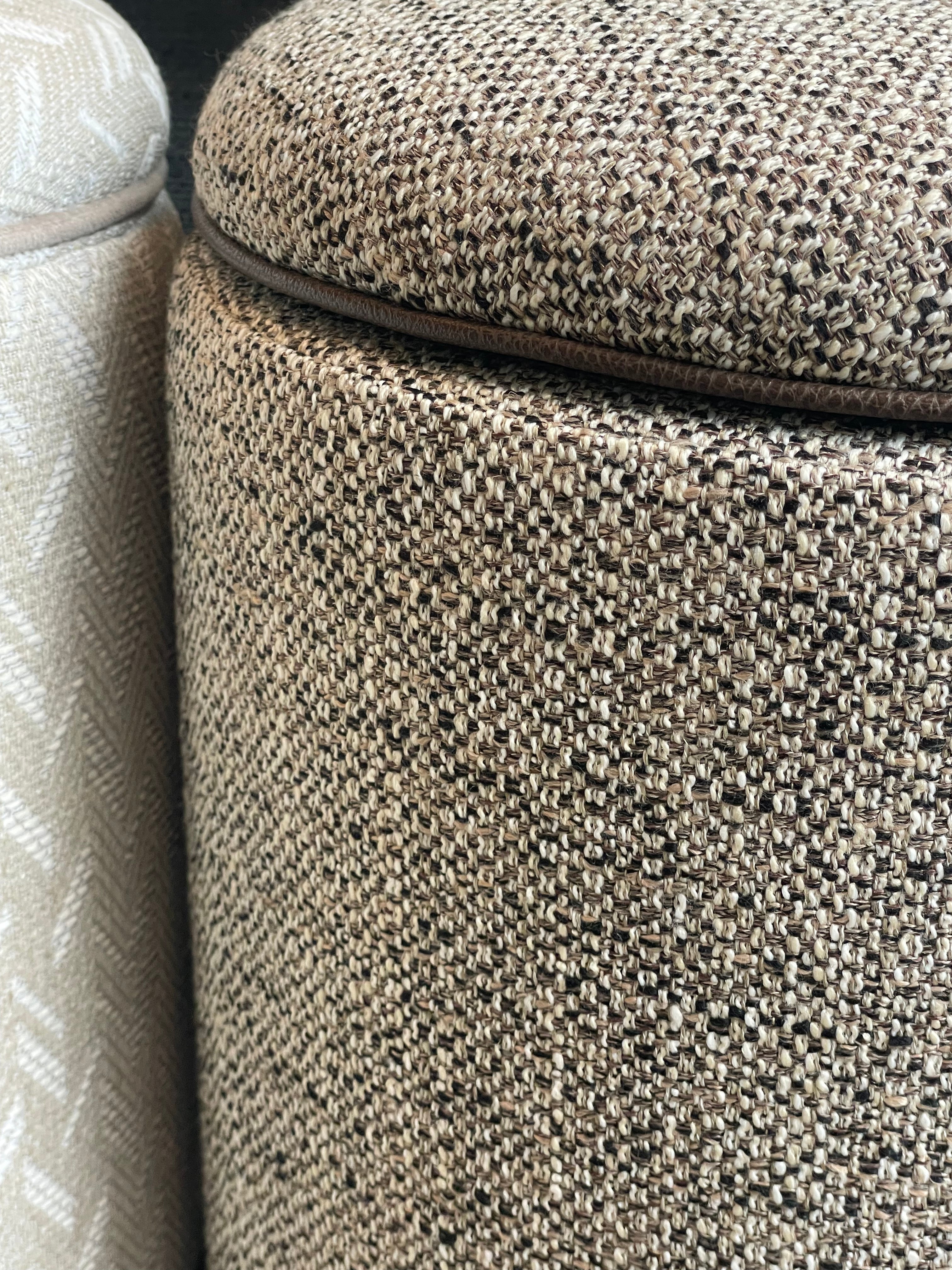 SMALL POUF WITH LID