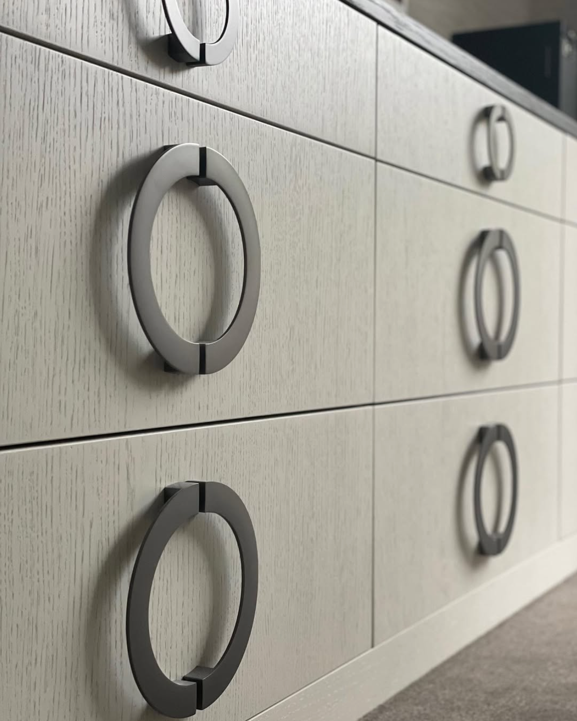 Crescent håndtak i Gun Metal