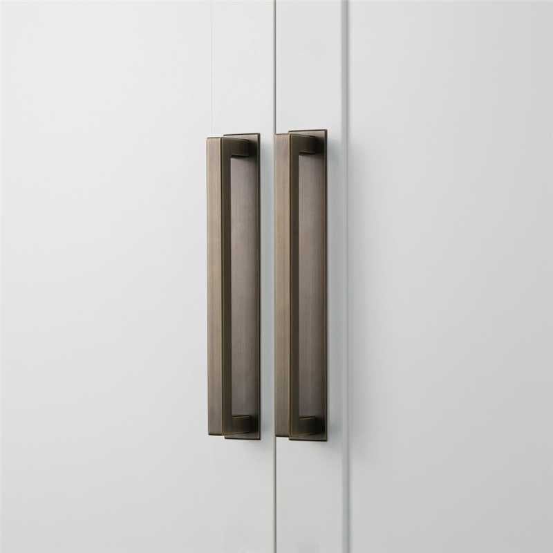 Manhattan handle - Antique Brass
