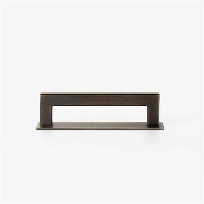Manhattan handle - Antique Brass