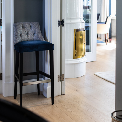 Bar top stools