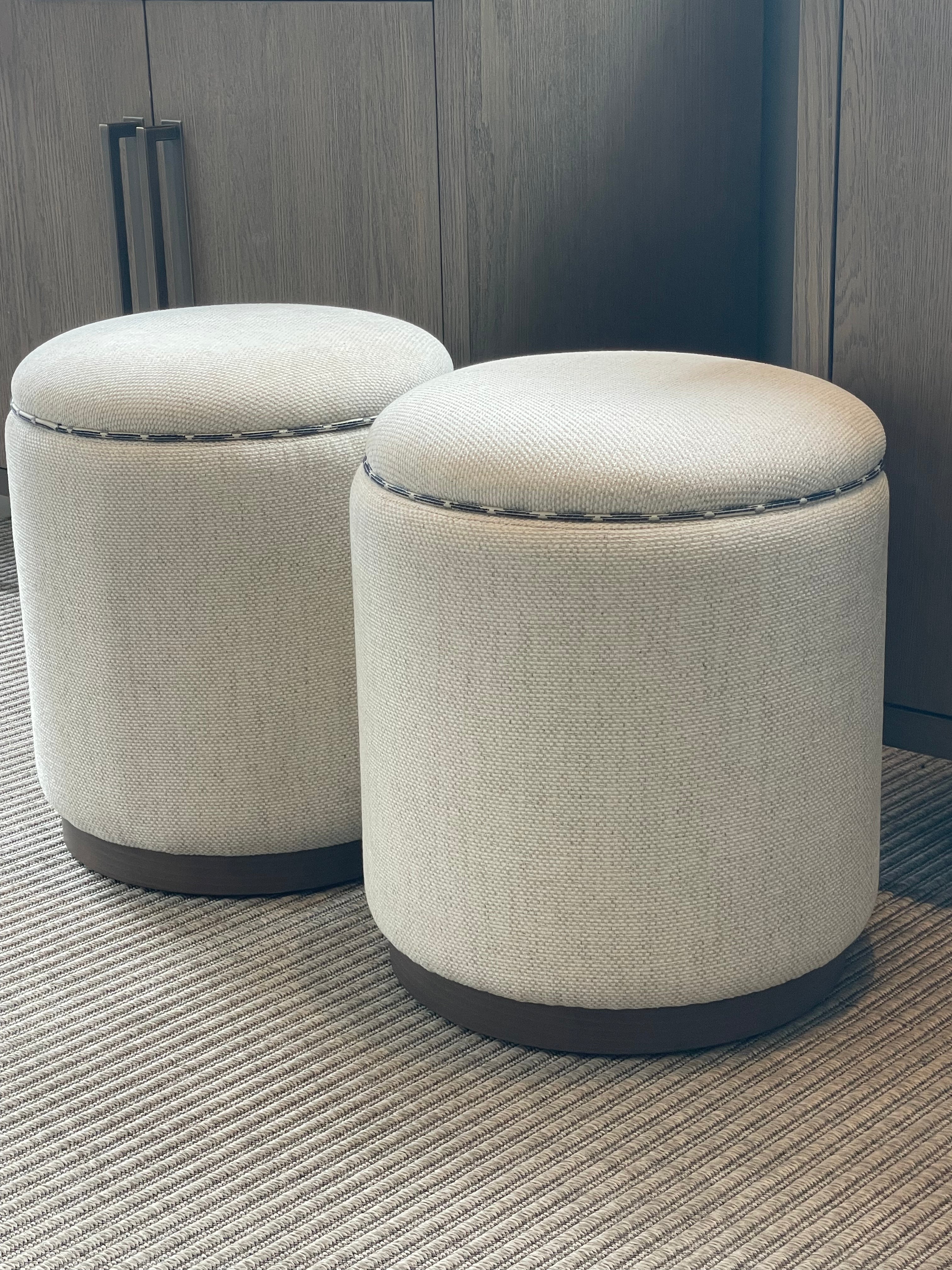 SMALL POUF WITH LID