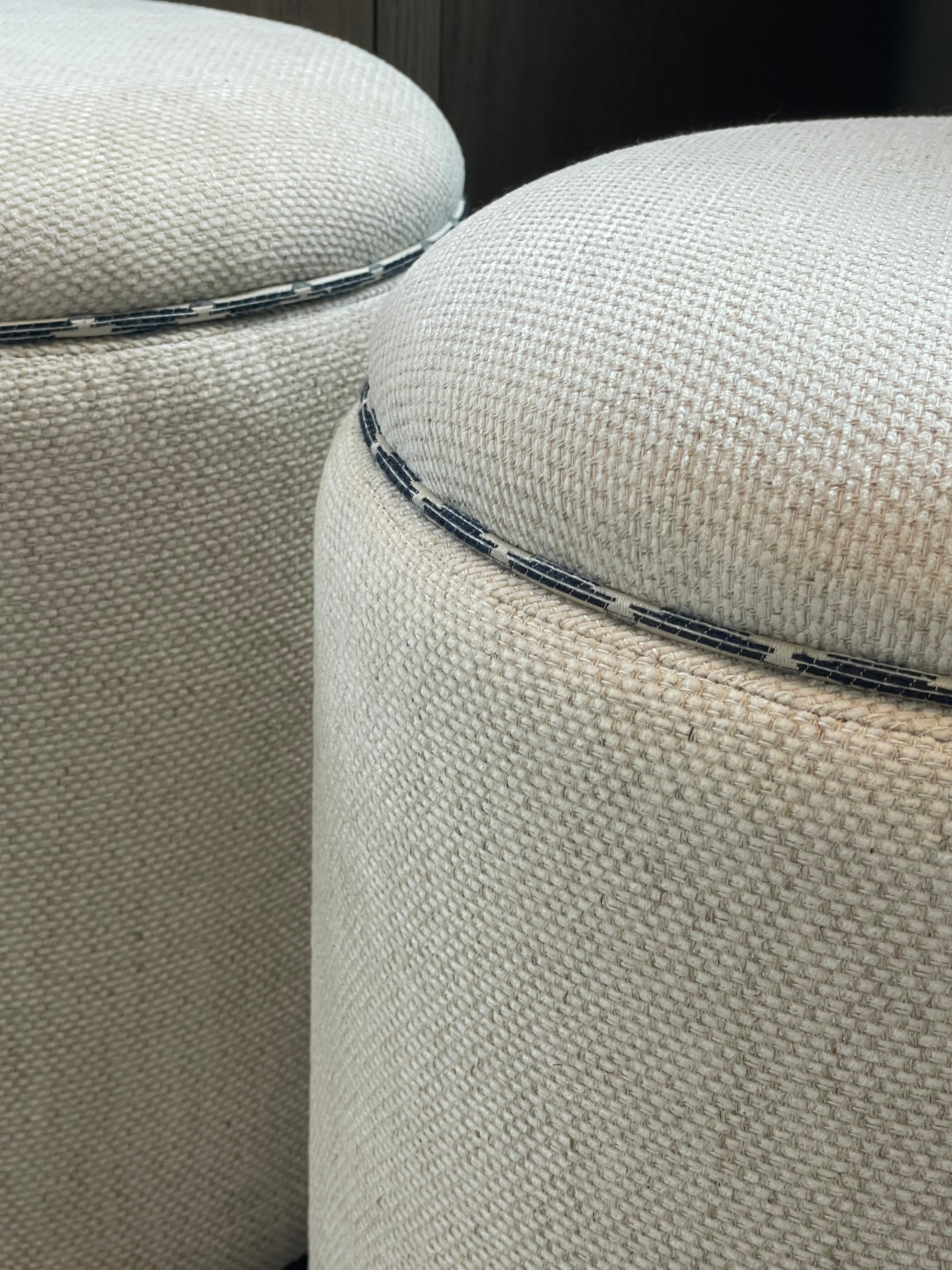 SMALL POUF WITH LID