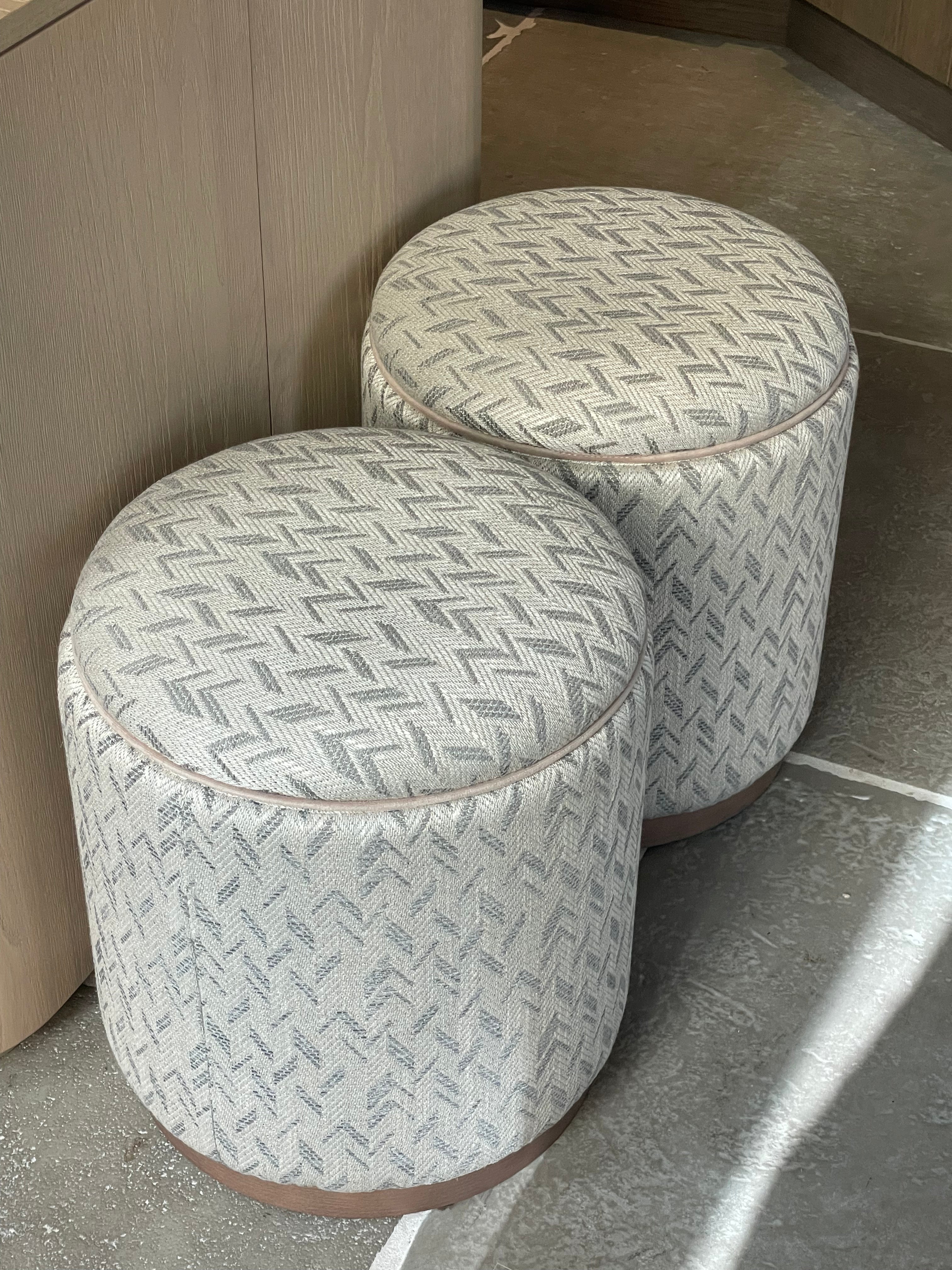 SMALL POUF WITH LID