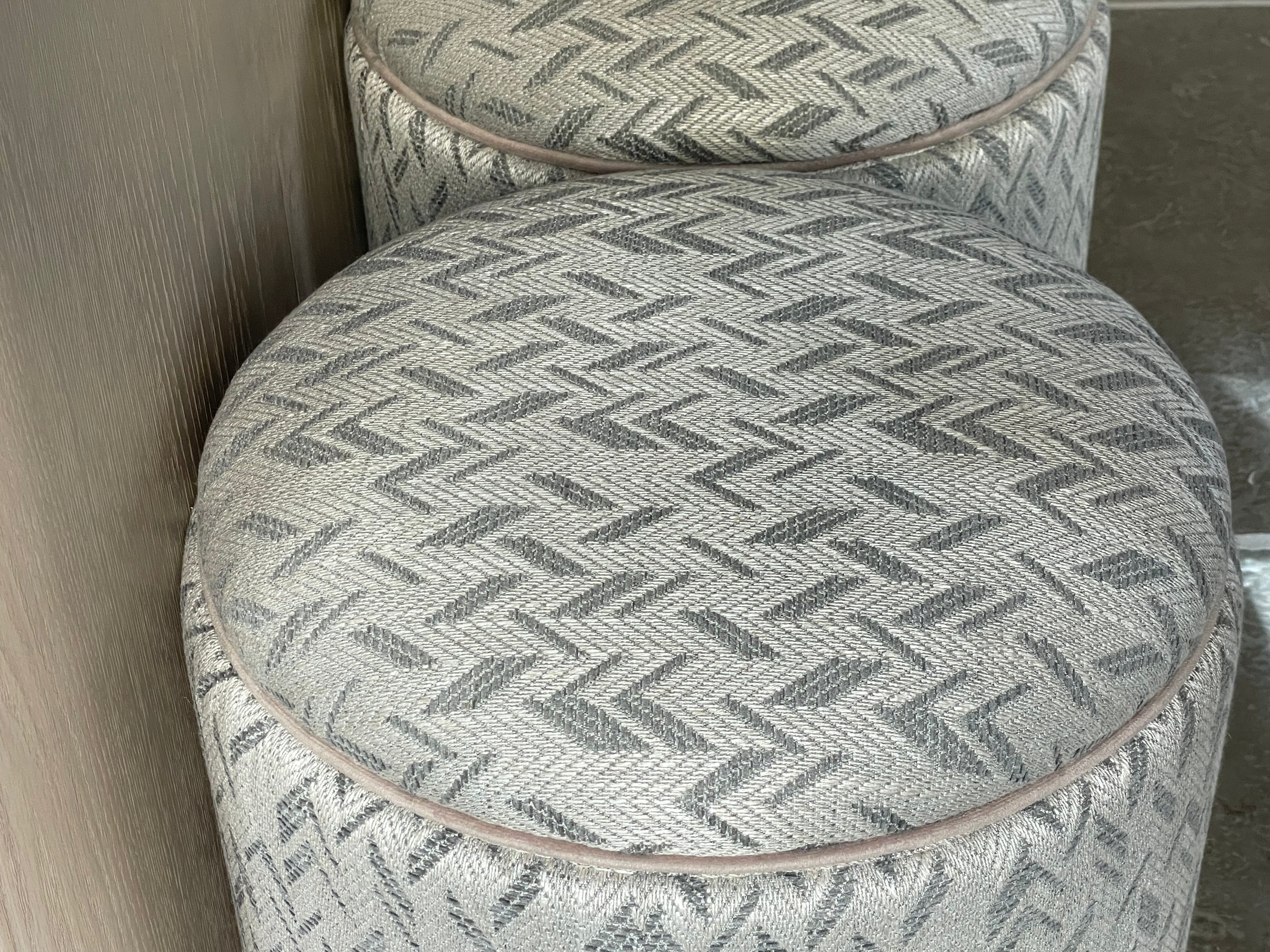 SMALL POUF WITH LID