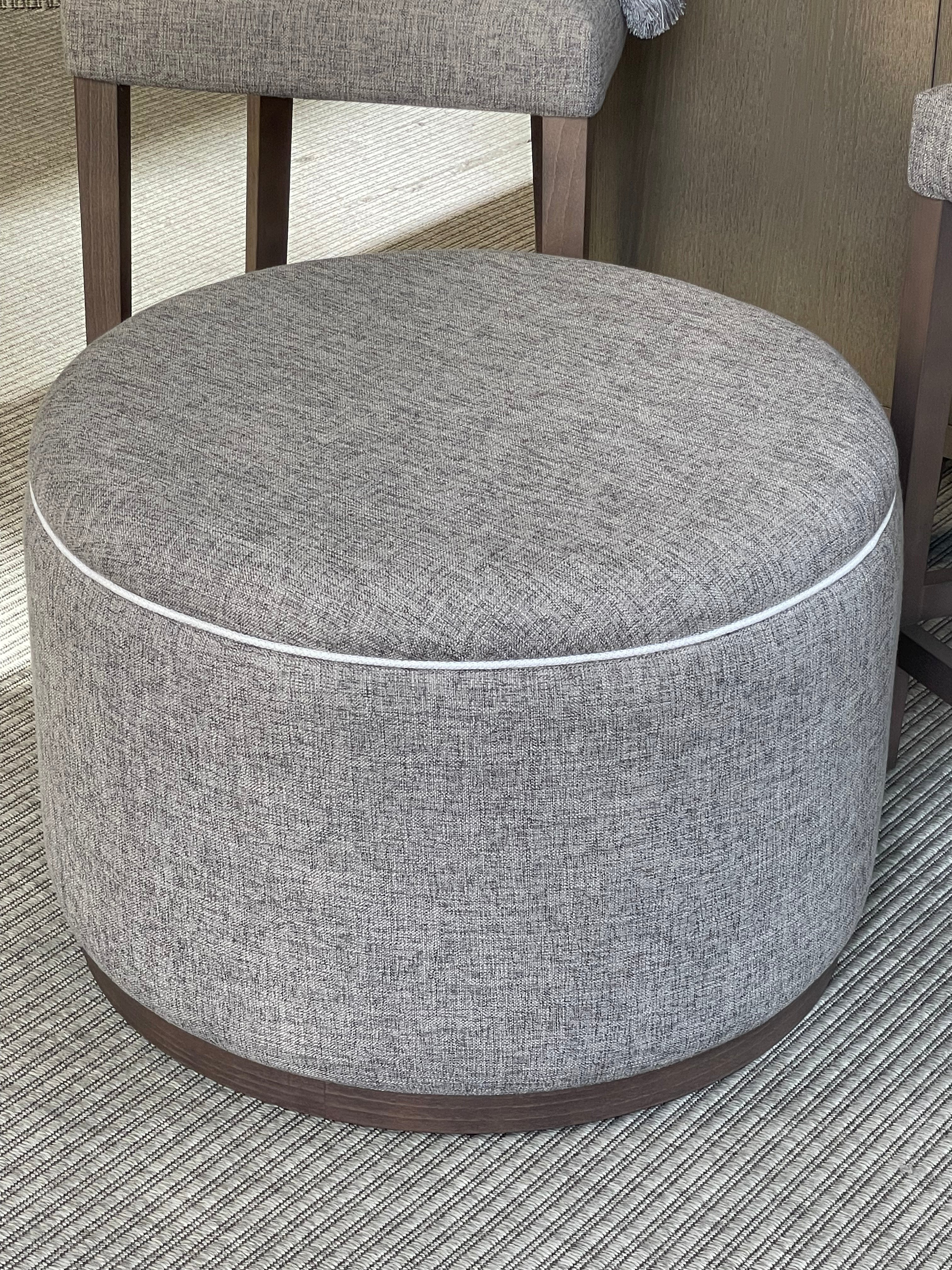 LARGE POUF WITH LID