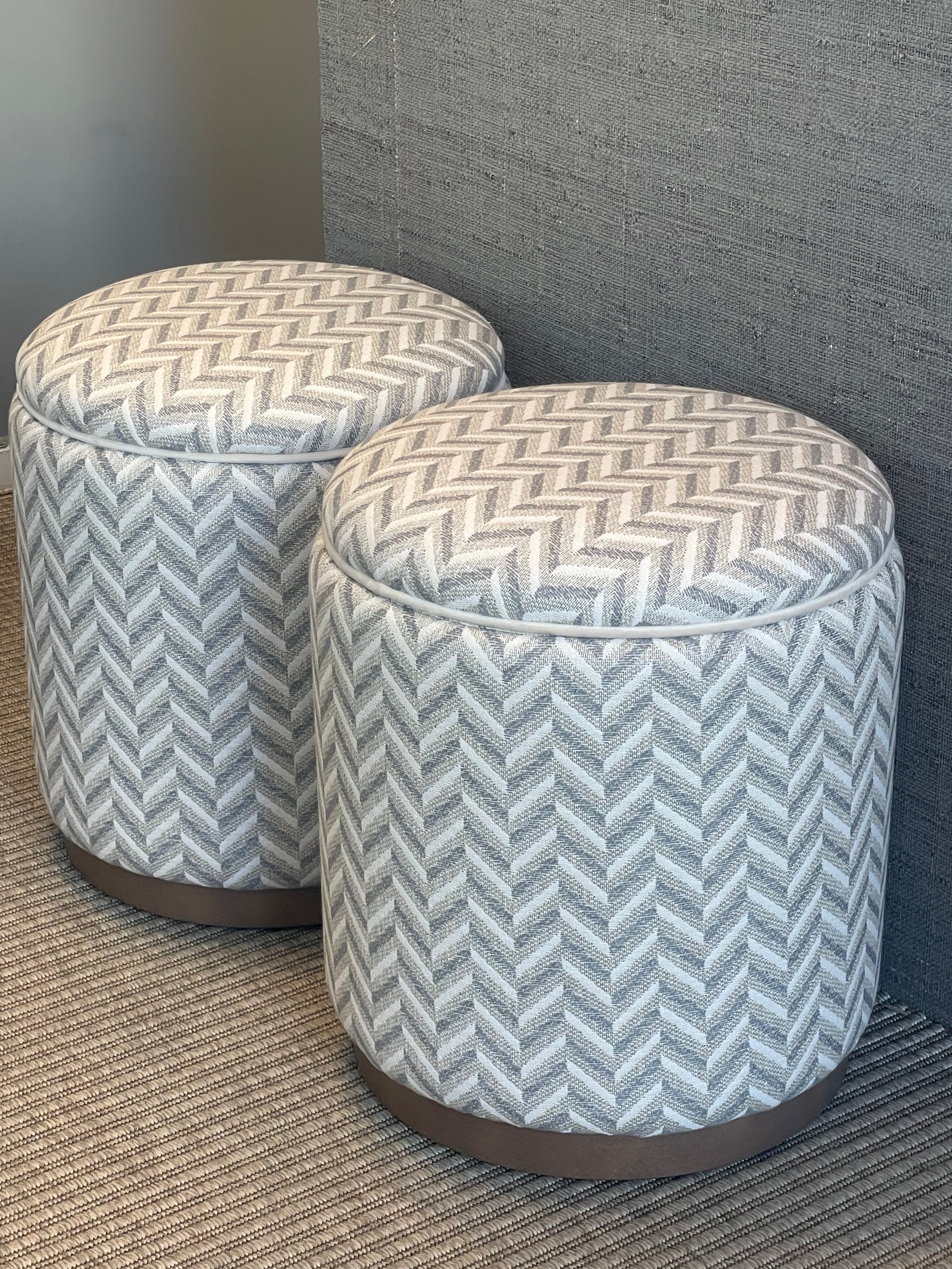SMALL POUF WITH LID
