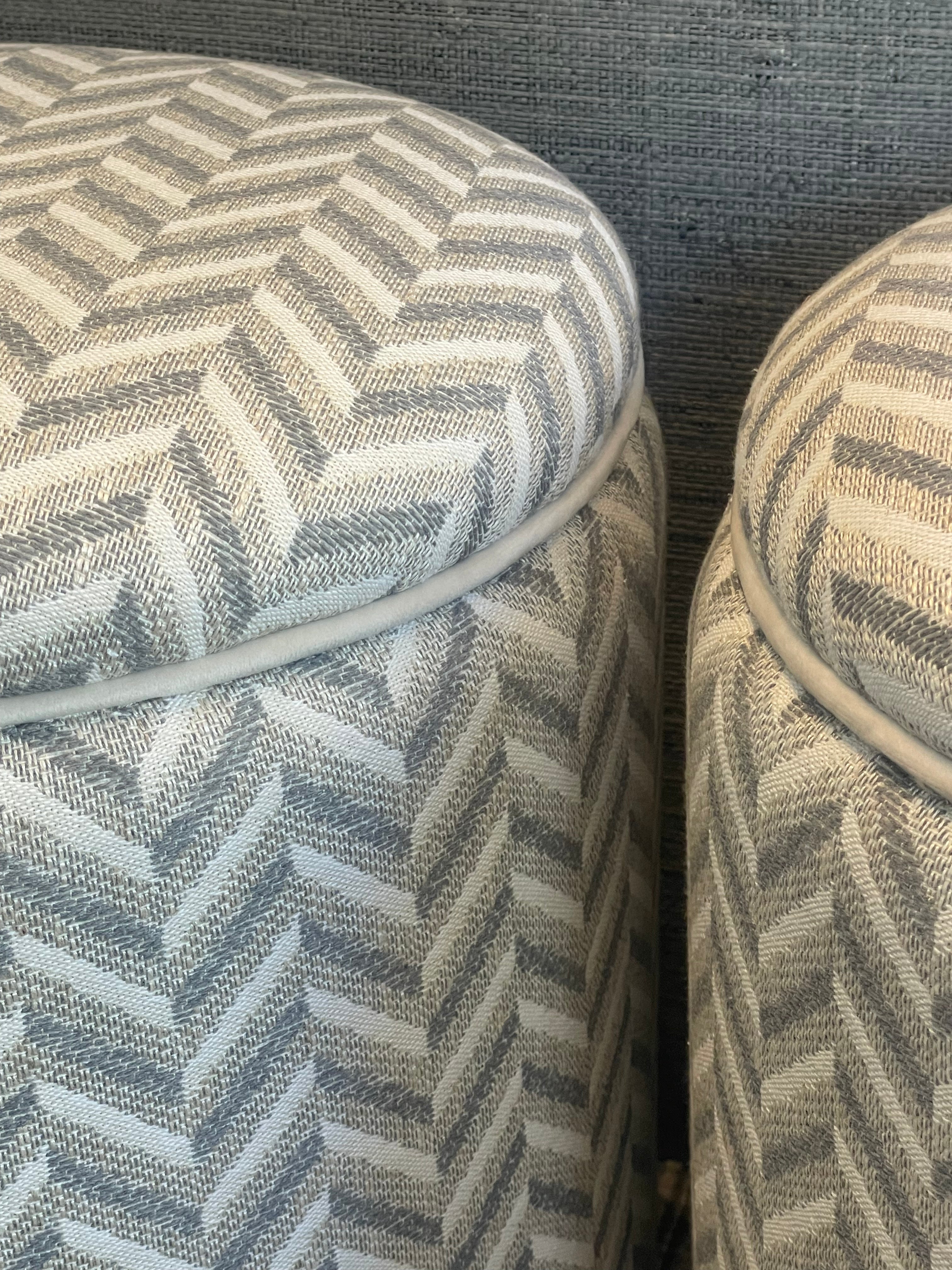SMALL POUF WITH LID