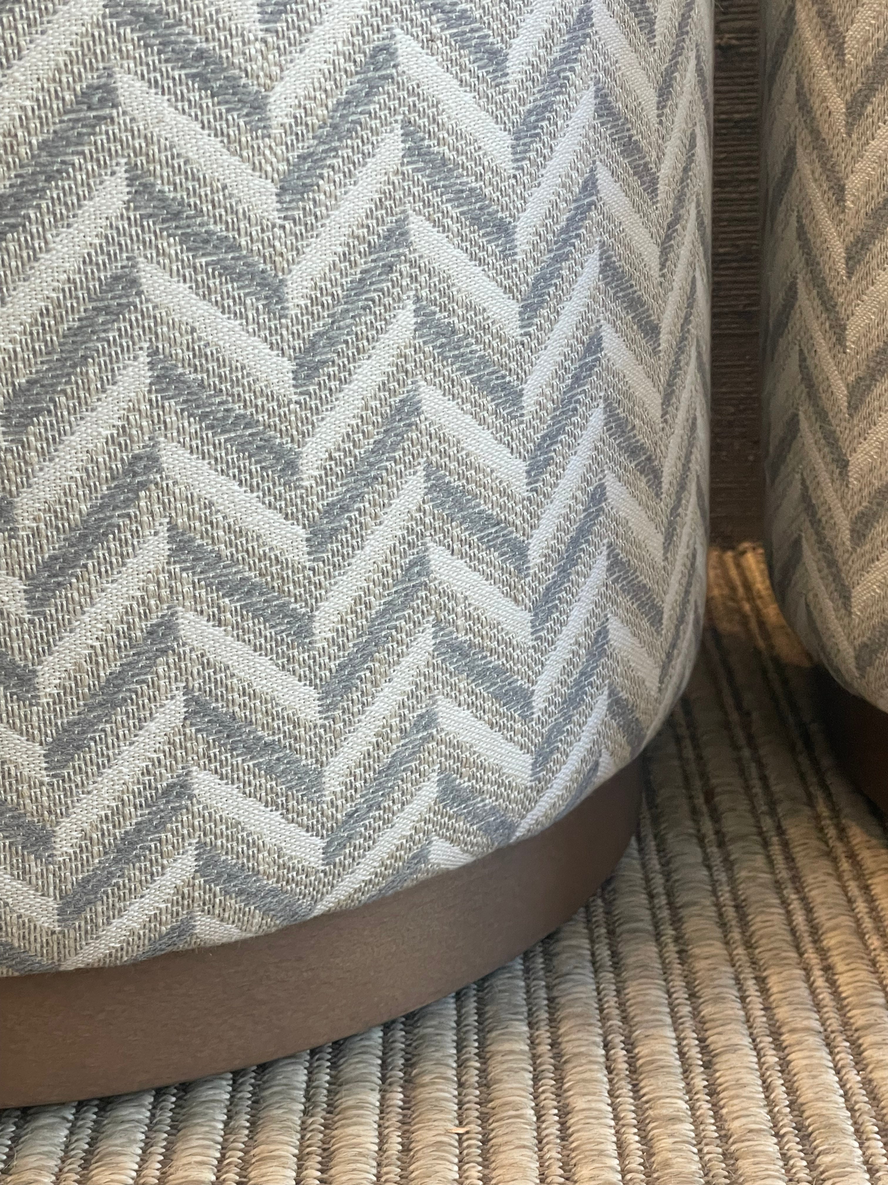 SMALL POUF WITH LID