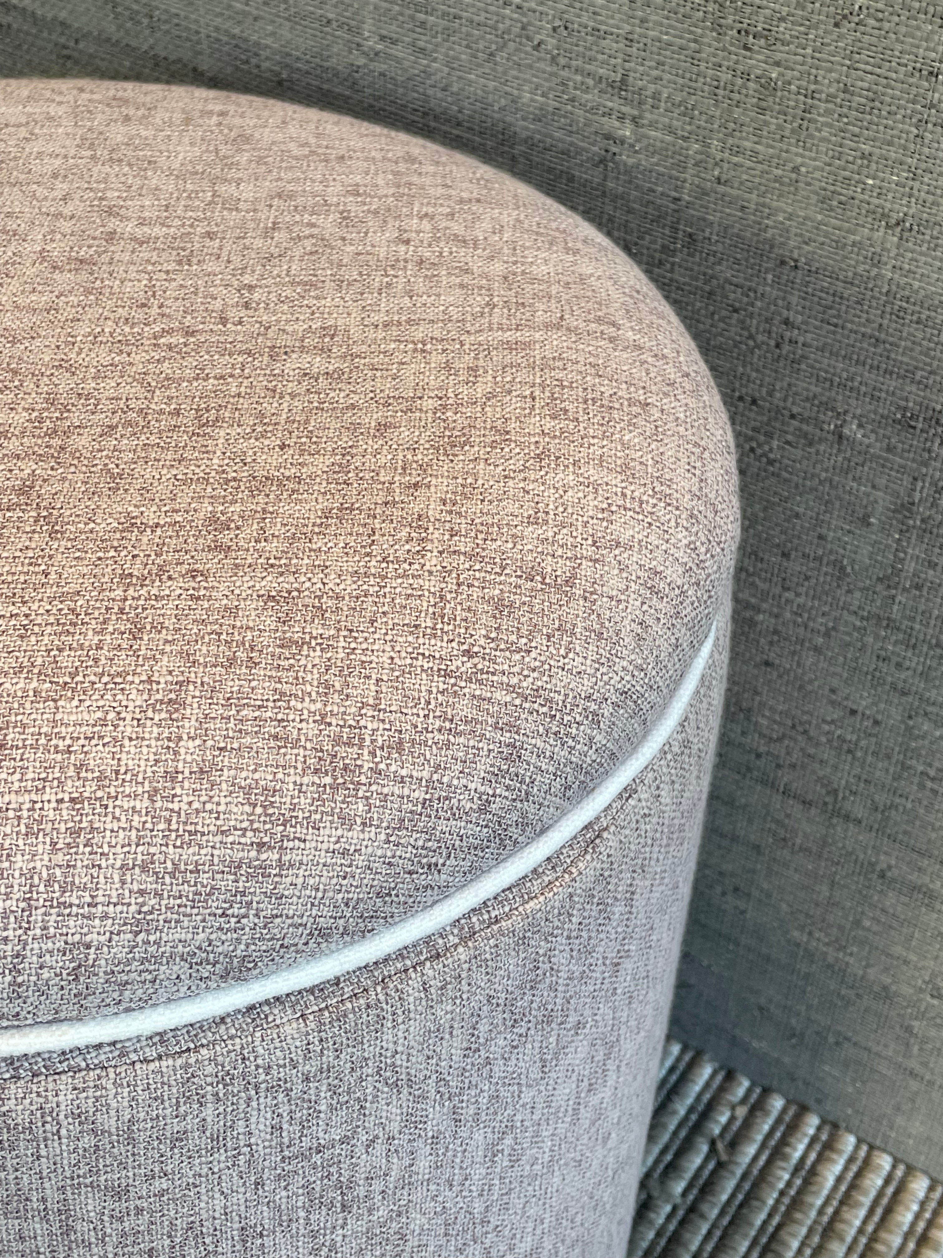 SMALL POUF WITH LID