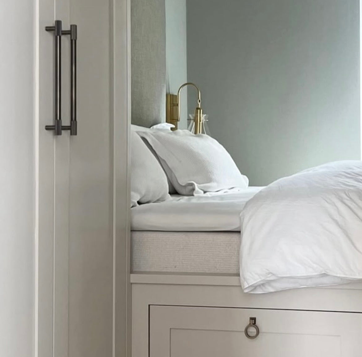 Orbit handle - Antique Brass