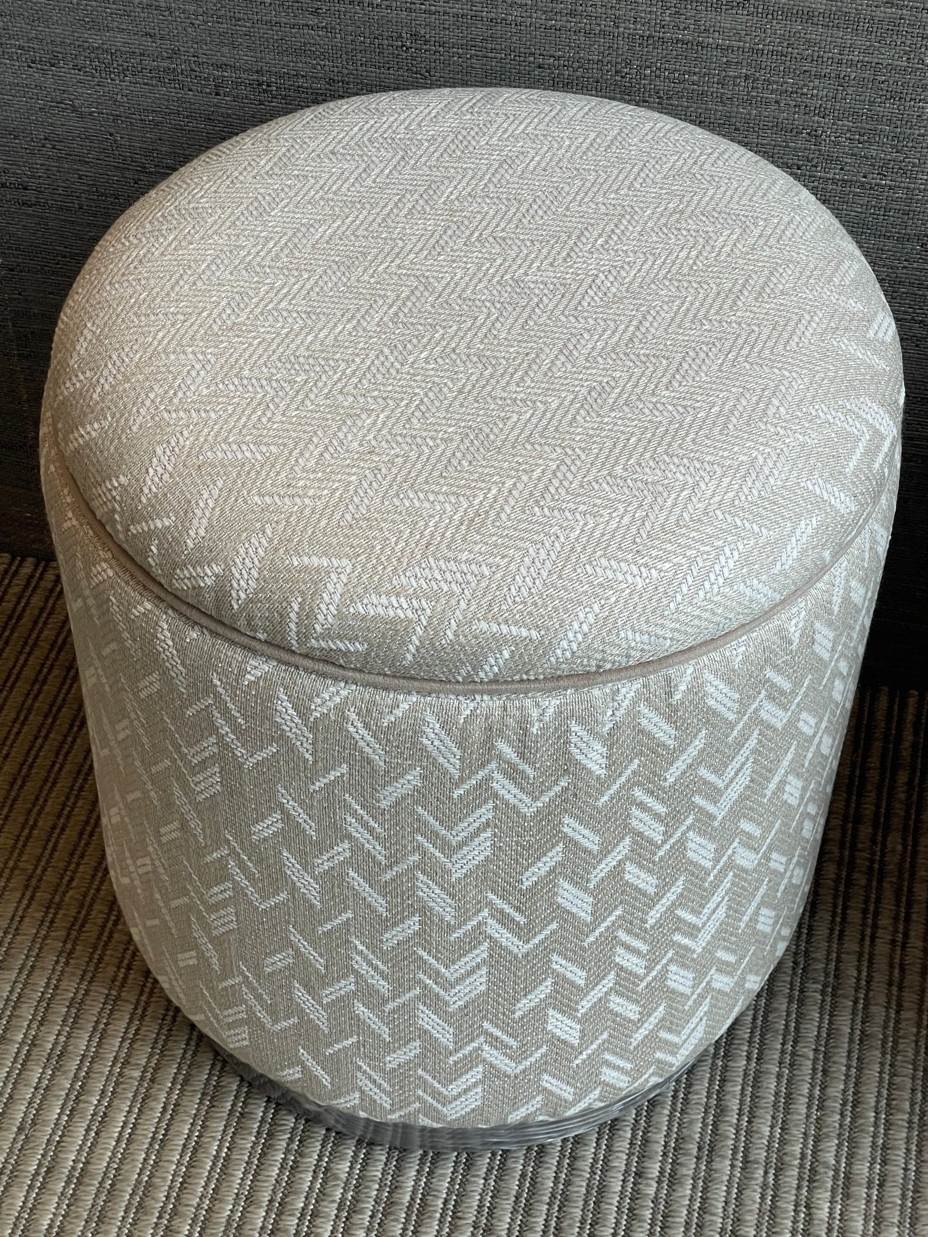 SMALL POUF WITH LID