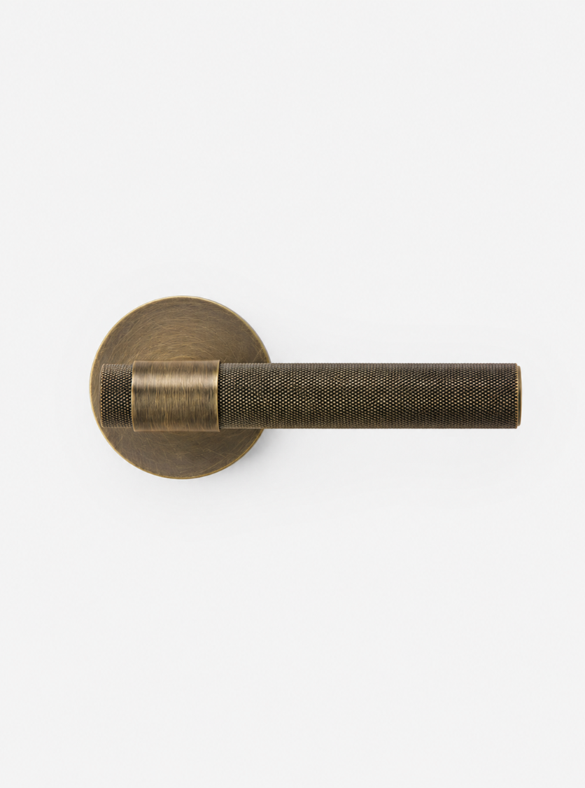 Kaja dørhåndtak i Antique Brass