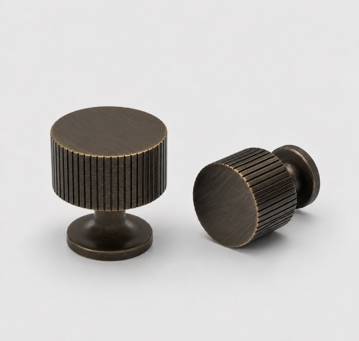 Manhattan knott i Antique Brass