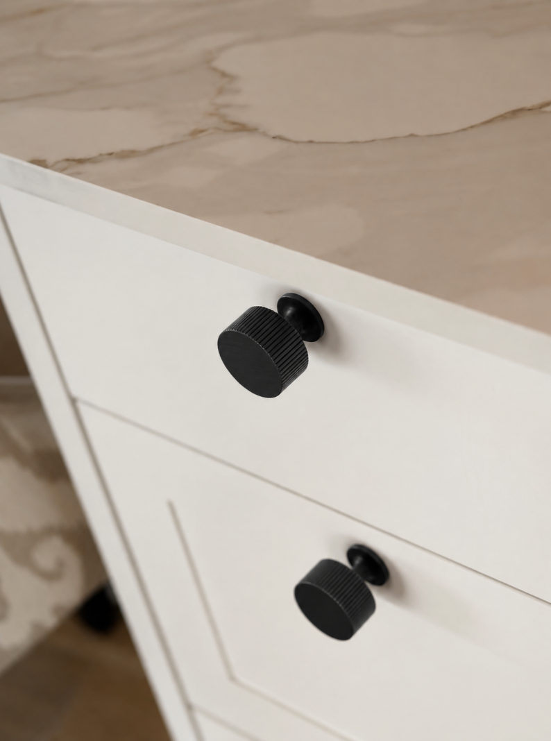 Manhattan Knob - Black