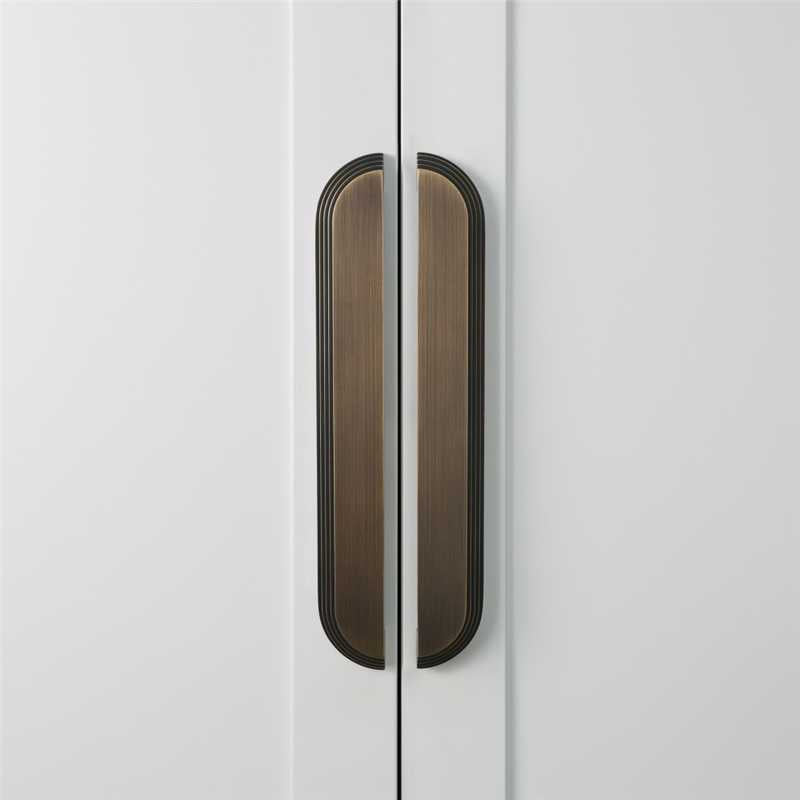 Brooklyn Shell Håndtak – Antique Brass (Massiv Messing)