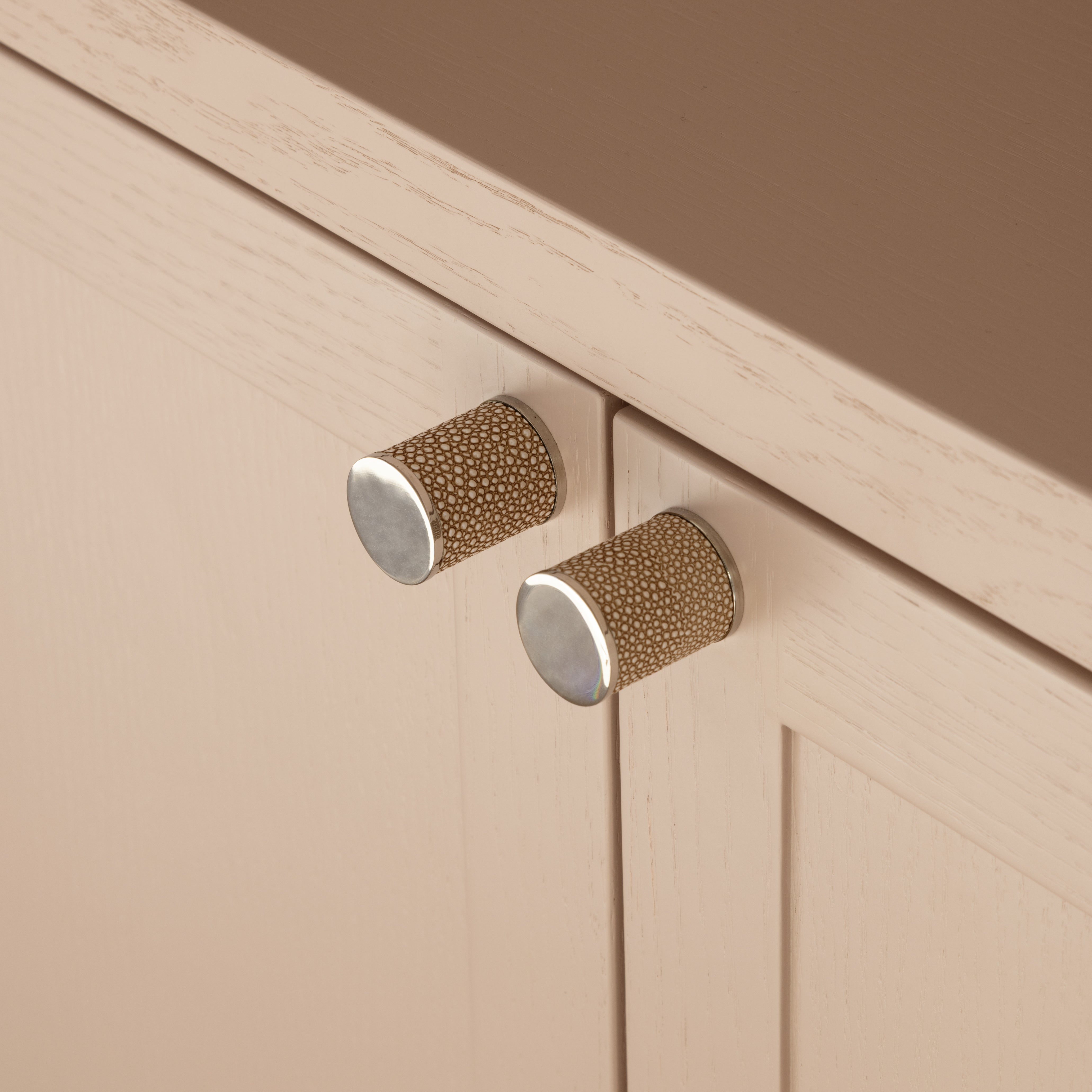 Chelsea knob - Chrome with beige